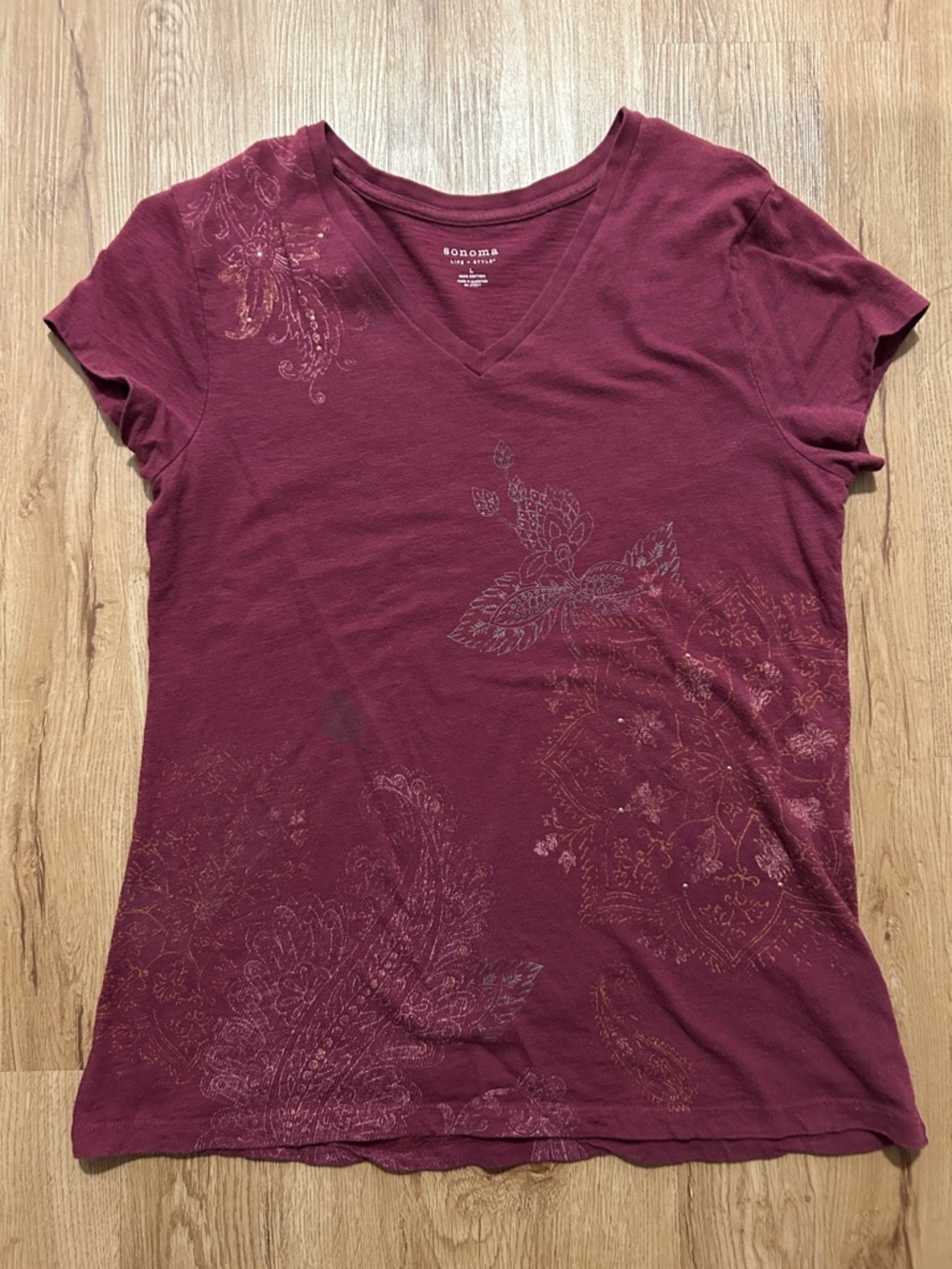 Sonoma Large Short Sleeve V-Neck Tee in Burgundy with Paisley Print